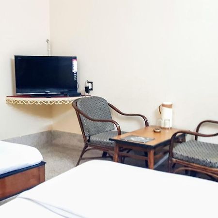 Hotel Bombay Inn คัทตัค ภายนอก รูปภาพ