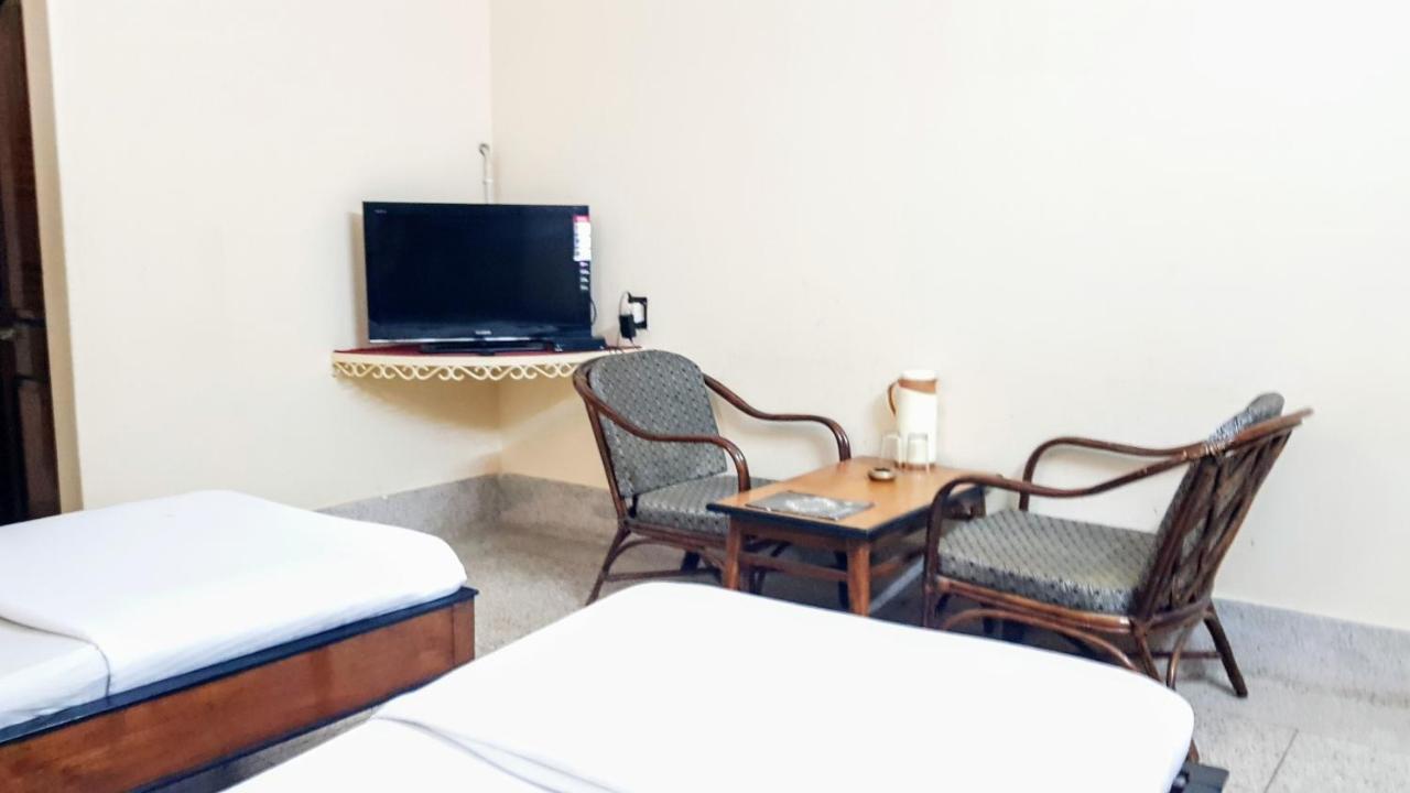 Hotel Bombay Inn คัทตัค ภายนอก รูปภาพ