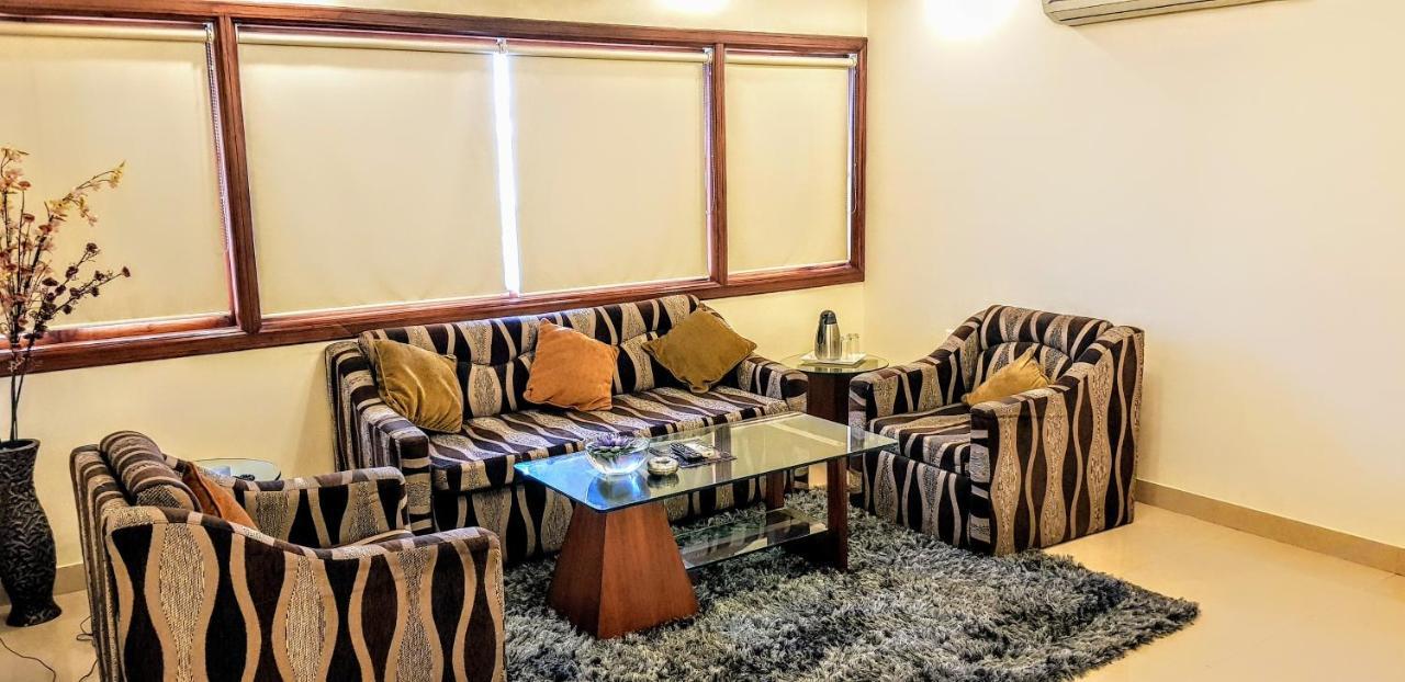 Hotel Bombay Inn คัทตัค ภายนอก รูปภาพ