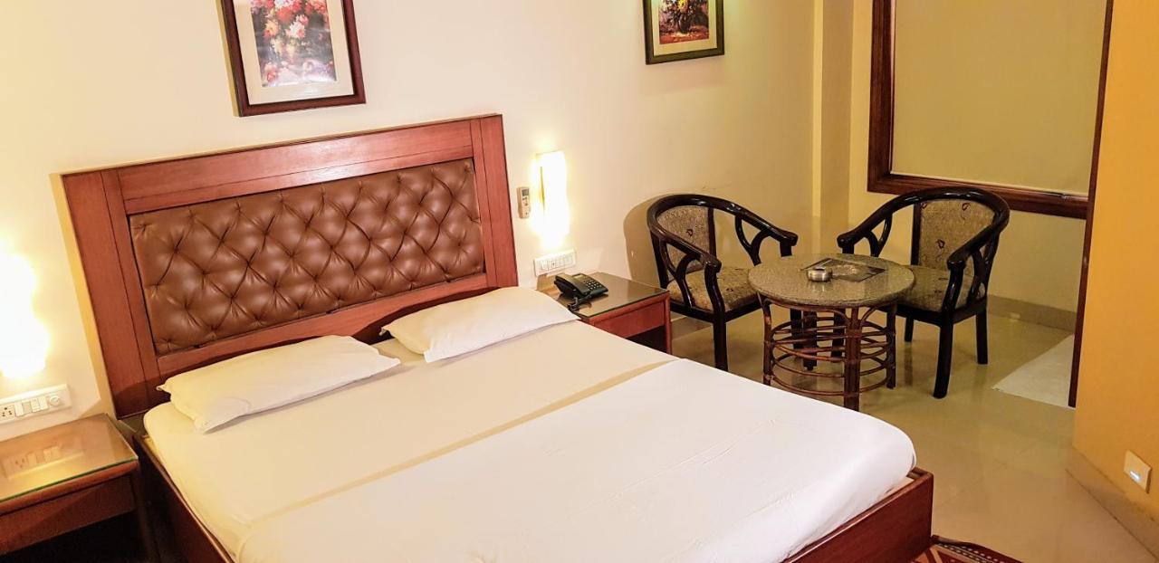 Hotel Bombay Inn คัทตัค ภายนอก รูปภาพ