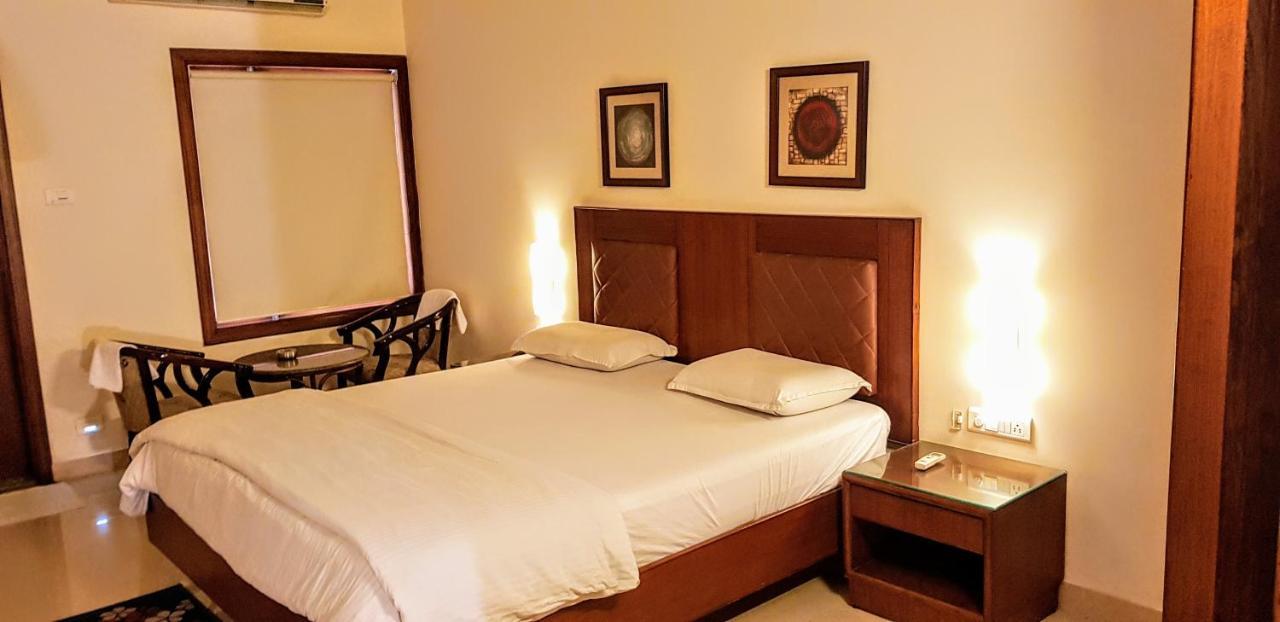 Hotel Bombay Inn คัทตัค ภายนอก รูปภาพ