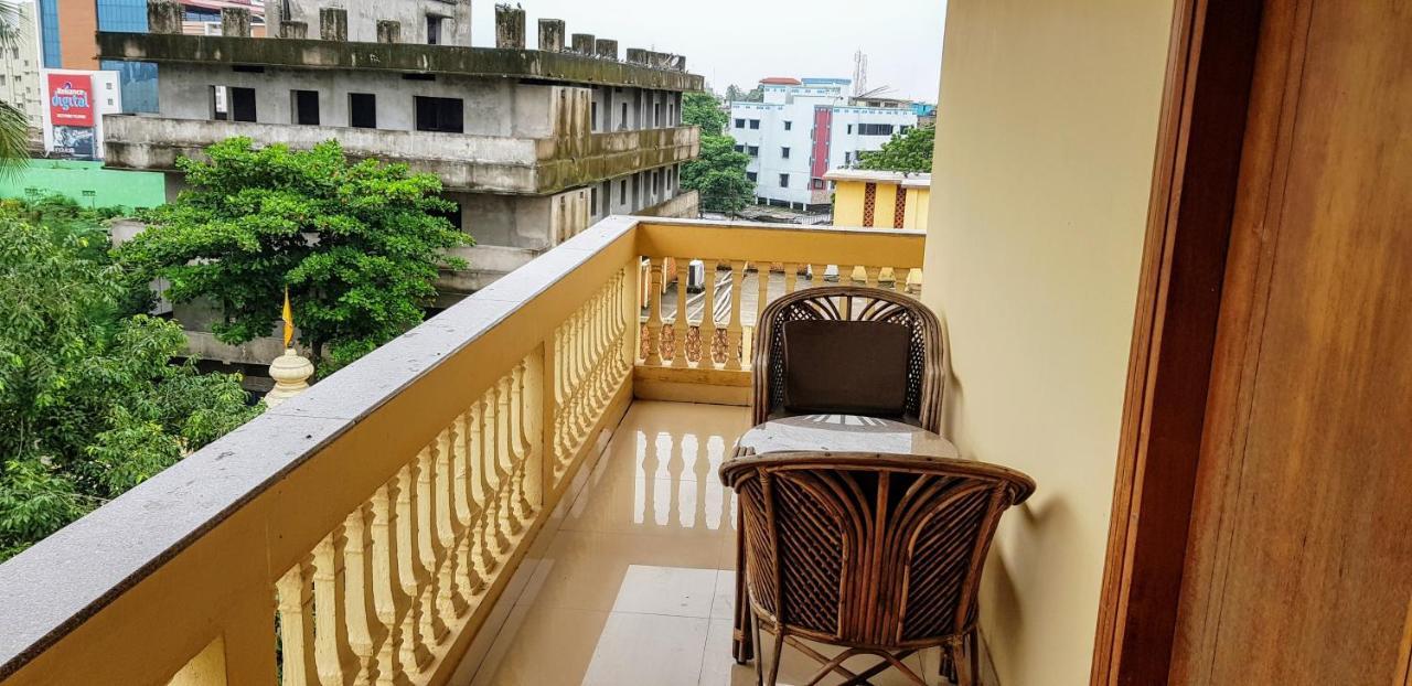 Hotel Bombay Inn คัทตัค ภายนอก รูปภาพ
